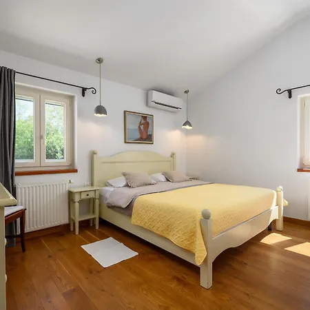 Lipa Villa *