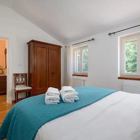 Lipa Villa *