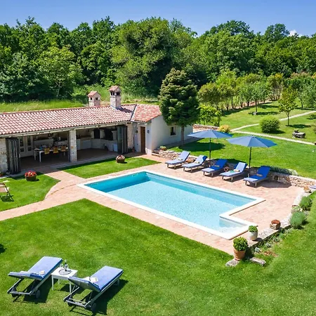 Lipa Villa *