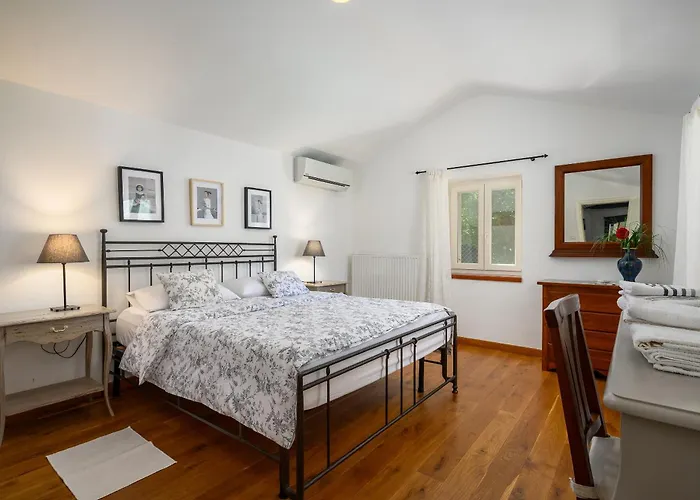 Lipa Βίλα Krnica