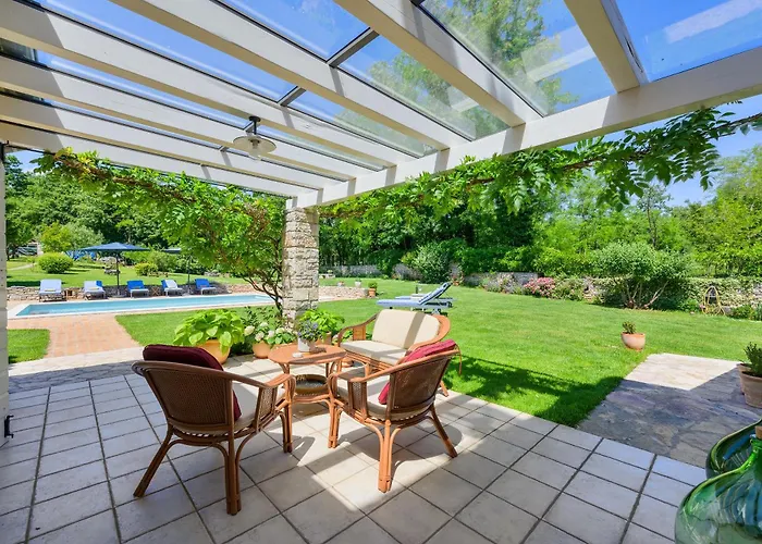 Lipa Βίλα Krnica